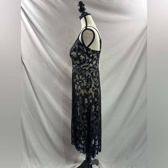 Floral Embroidery Pleated Hem Lace Cami Dress Black - Picture 10 of 11